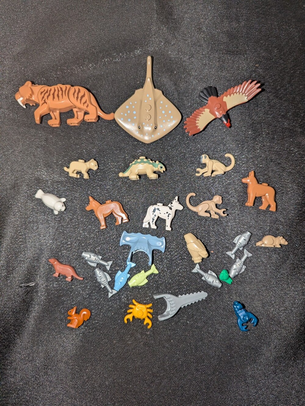 Lego Assorted Animal Minifigures Lot With Parts Sabertooth, Ankylosaurus, etc